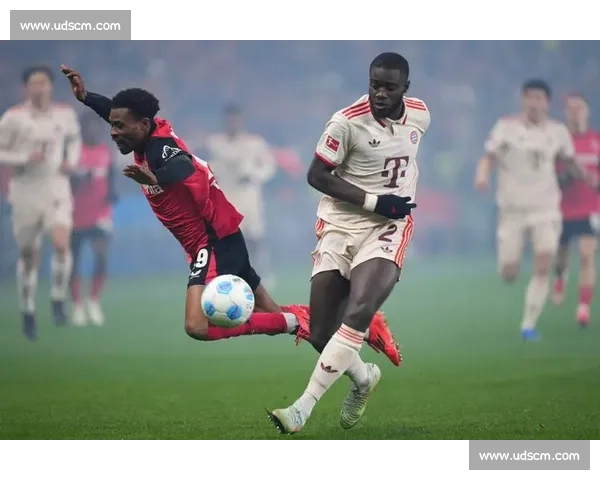 27 岁生日快乐！拜仁法国双料铁卫乌帕梅卡诺